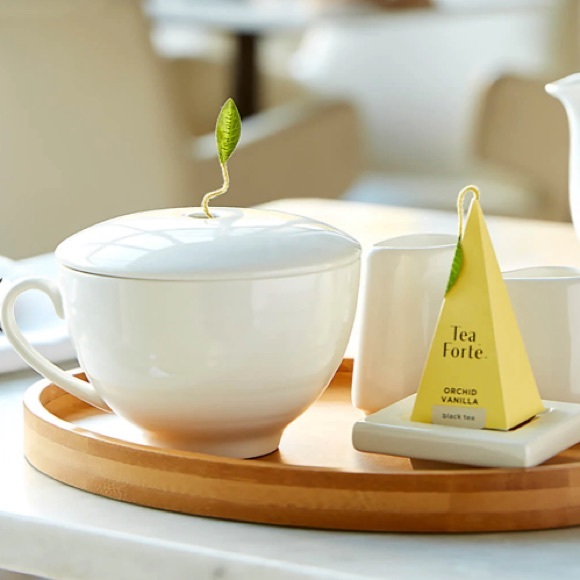Porcelain Teacup with Diffuser Lid - Picture 1 of 13